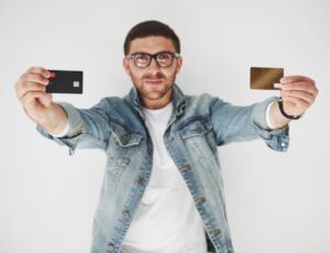 дебетовая vs кредитная карты